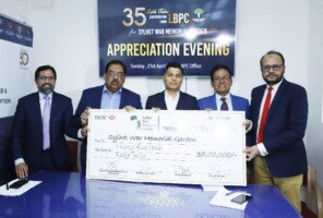 ‘সিলেট শহীদ স্মৃতি উদ্যান’ প্রতিষ্ঠায় লন্ডন বাংলা প্রেস ক্লাবের ৩৫ লাখ টাকার চেক হস্তান্তর