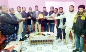 বড়লেখায় লন্ডন প্রবাসীকে সম্মাননা প্রদান