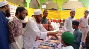 ছাতকে আলম সমাজ কল্যাণ সংস্থার উদ্যোগে বিভিন্ন প্রতিষ্ঠানের শিক্ষার্থীদের মধ্যে ছাতা বিতরণ