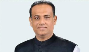 সাবেক ভূমিমন্ত্রী সাইফুজ্জামানের ‘অর্থ পাচারে’ সহায়তার অভিযোগ, তিনজনের বিদেশযাত্রায় নিষেধাজ্ঞা