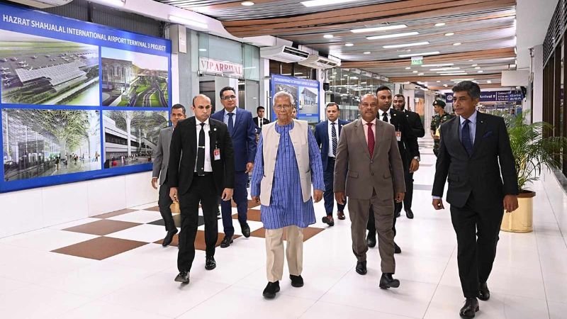 যুক্তরাজ্যের উদ্দেশে দেশ ছাড়লেন প্রধান উপদেষ্টা