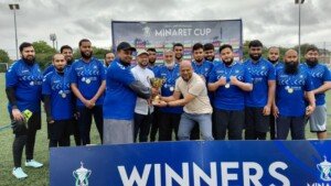 ইস্ট লন্ডন মসজিদের ব্যতিক্রমী আয়োজন : যুক্তরাজ্যের বিভিন্ন মসজিদের ৩০ জন ইমামের অংশগ্রহণে উৎসবমুখর ফুটবল টুর্নামেন্ট