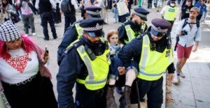 লন্ডনে ব্যাপক বিক্ষোভ, গ্রেপ্তার প্রায় পৌনে ৫০০ বিক্ষোভকারী