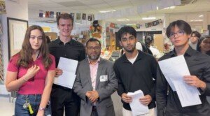 টাওয়ার হ্যামলেটসের স্টুডেন্টরা এ-লেভেলে জাতীয় গড়কে ছাড়িয়ে গেল