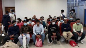 ট্রাম্পের অভিবাসন নীতি হাতকড়া ও শিকল পরিয়ে আরও ৩০ বাংলাদেশিকে ফেরত পাঠাল যুক্তরাষ্ট্র