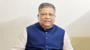 সিসিকের সাবেক মেয়র আনোয়ারুজ্জামানের বাড়িতে নোটিশ সাঁটিয়েছে দুদক