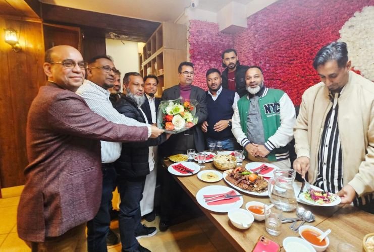 লন্ডনে সফরত বড়লেখা সদর ইউনিয়নের সাবেক চেয়ারম্যানকে সংবর্ধনা